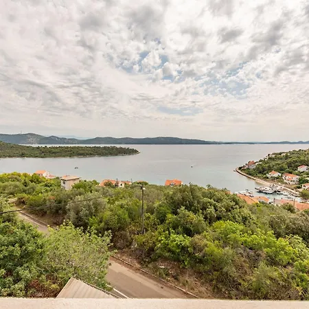 With Parking Space Iz, Iz - 25965 Appartement Veli Iž