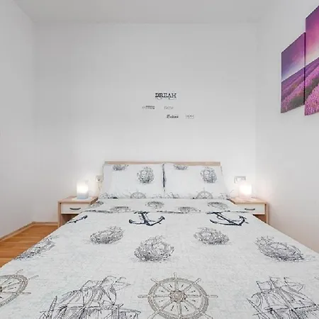 With Parking Space Iz, Iz - 25965 Veli Iž